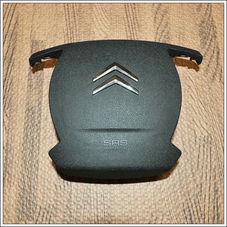 Applies to Citroen C5 steering wheel cover horn panel housing